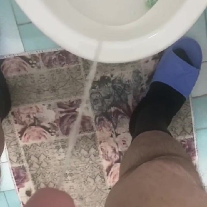 Hakanbeyzade: Turkish Hairy Cock Pee Video