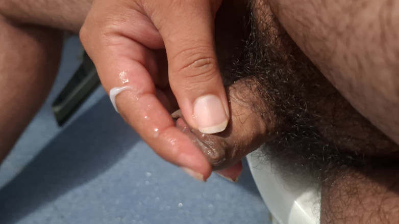 Deshi karan: Masturbation dans les toilettes