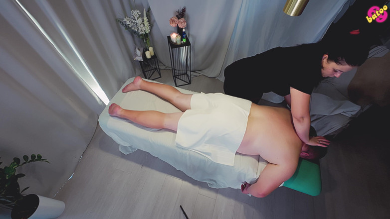 beauty_and_the_other_one: Ha prenotato un massaggio di relax premium, ma ha anche...