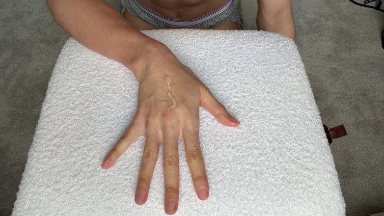 Ms Emmy Lynn: Narasi pemujaan tangan pacar