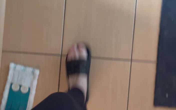 Feet: Fötter i Flip-flops och Walking i Flip-flops