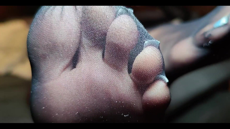 Goddess Lena: Leggings &amp; Nylons