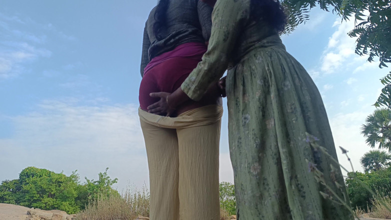 Laxi ammu: 户外女同