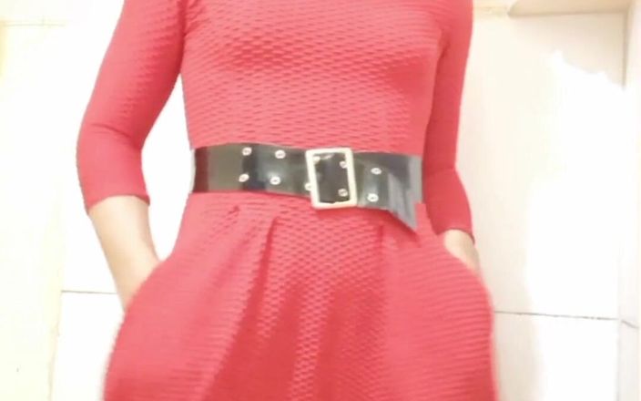 Carol videos shorts: Carol w czerwonej sukience