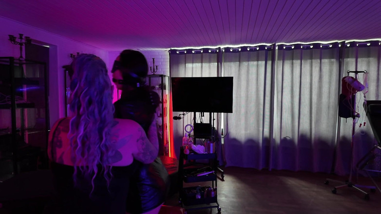 Domina Dark: Malou Summer访问domina Dark
