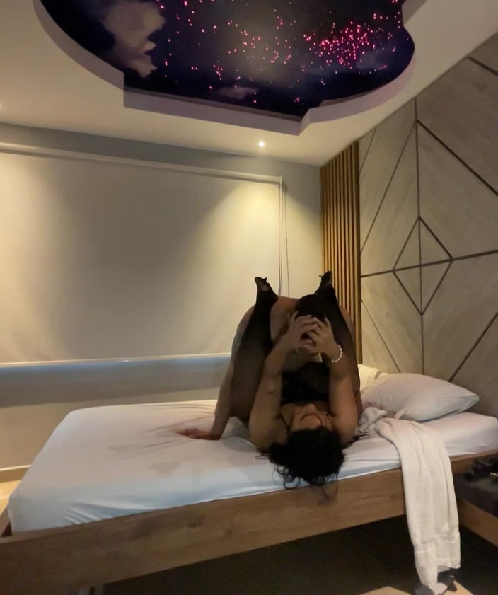 Monozion: 자작 편집 없이 스쿼트를 통해 진짜 슈퍼 오르가즘을 경험할 수 있습니다