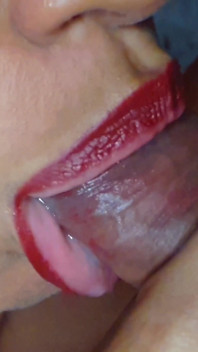 Sexy holka mi kouří ptáka zblízka! Kouření