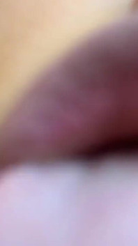 Michelle Lame la telecamera, sputi e Chorrea Fino a quando tutto sarà fradicio.