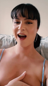 Succhiare la ragazza trans della porta accanto