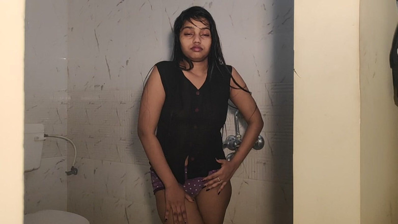 Alia Advani: Indian Adult Model Alia Advani Steamy Shower Show
