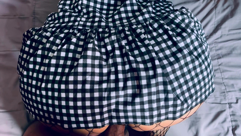 More Candy: Nem mesmo um vestido longo pode esconder essa bunda grande