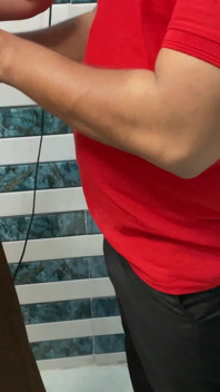 Adik ipar seksi ini dientot sama kurir seks favoritnya!!