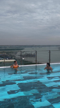 Dia da piscina brincalhona