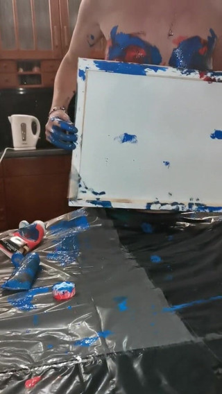 Milf Naomie7: Breast painting