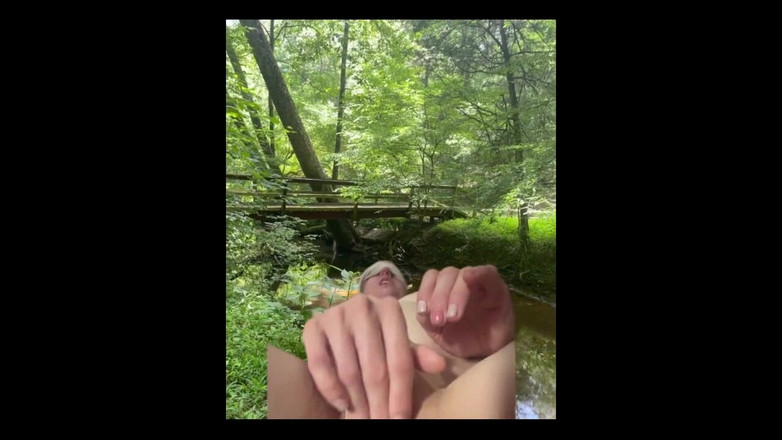 Suzy Wylde: 0-футова німфоманка Сьюзі Уайлд велетень благає, щоб її пизду відлупцювали