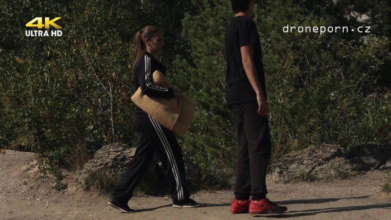 Peaches and Bananas: ヌードビーチでのセックス