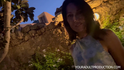 Linda Caprice: Tek gecelik umumi tuvalet