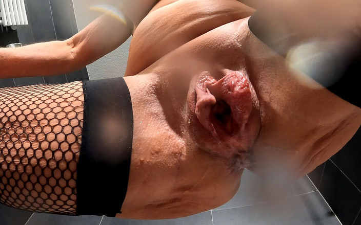 Hotvaleria: I miei stracci giganti che pisciano