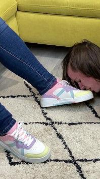 Nettoyant à chaussures humaines - Il doit lécher les pieds qui le détruiront ! - Dave Moon - Jennifer - Bbusting (lèche)