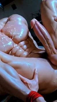 hentee yaoee vegeta kosple enal - uske sabse achchhe dost dvara gupt roop se niche ki chudaee