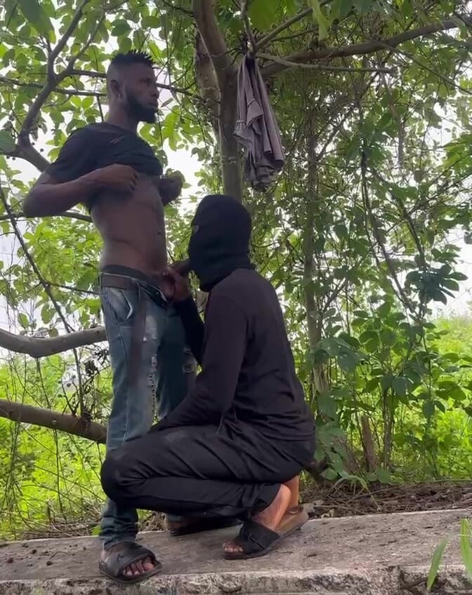 Black shooterr: Făcând Sex În Tufă
