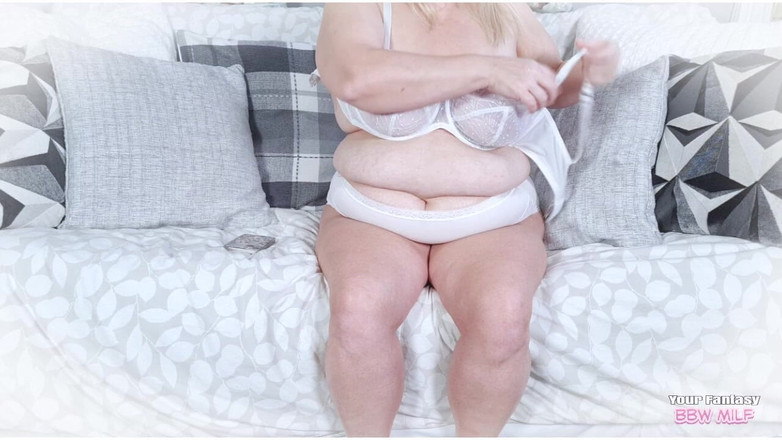 BBW_Wife: Velké měkké maminky dojičky - mrdka přes moje velká prsa a řekni...