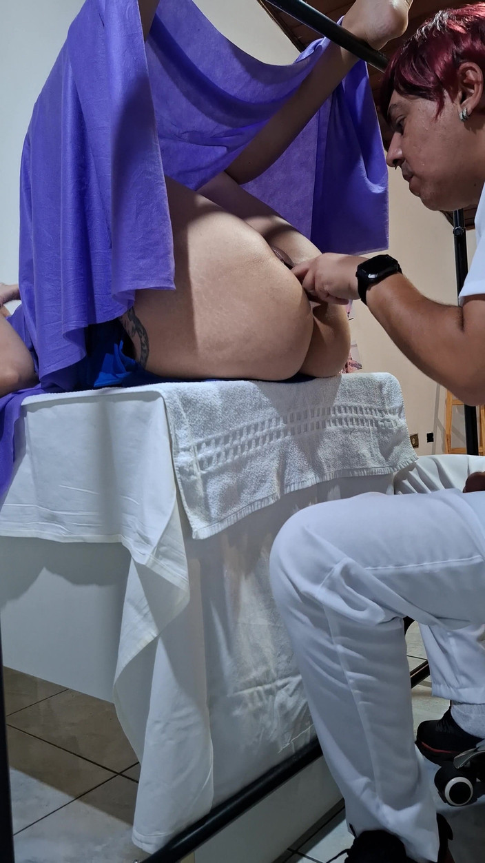 Gabi SweetCouplesStories: Ujian keladiian berakhir dengan orgasme pasien dan dicrot di dalam...