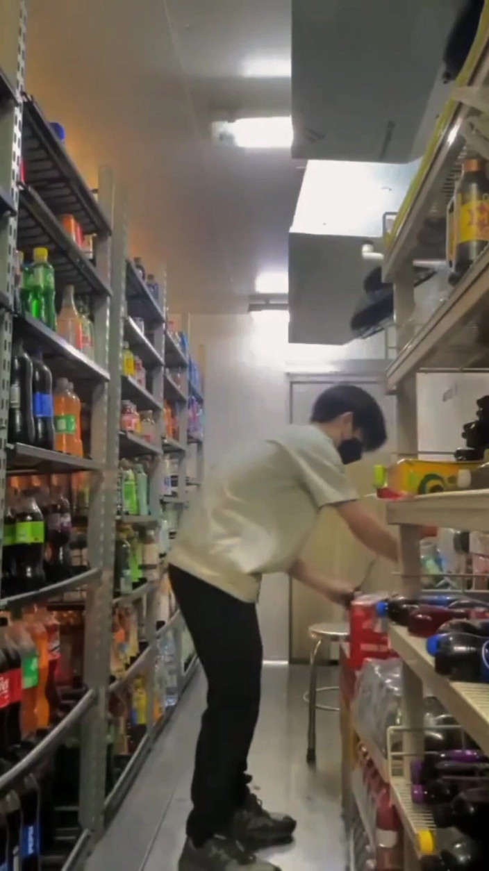 Louswee: Spokojne zakupy, niegrzeczne myśli