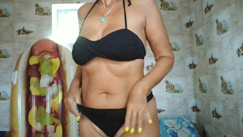 Lukerya: Sexy Housewife on Vacation by the Sea Erotically Cleans Her...