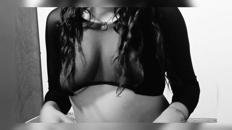 Mili069: Göğüslerim için ne düşünüyorsun?