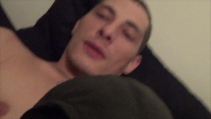 BAREBACK AND CREAMPIE CLUB: Twink umplută cu spermă de Fabien