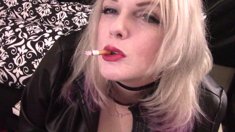 Smoke Temptress Annie Vox - Smoking Fetish: Marlboro red dangling smoke