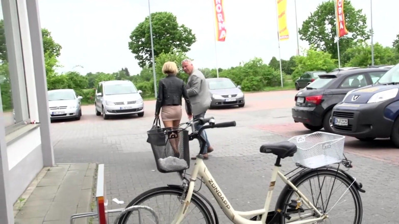 Deutschland porn: Pulă bătrână în blondă cu țâțe destul de mari