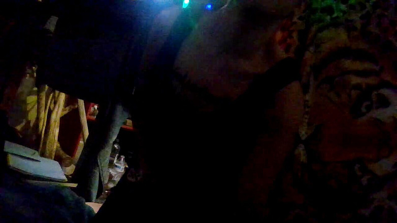 Midnight bookworm: ルームメイトが外にいる間に自慰行為をする 開いた寝室のドア