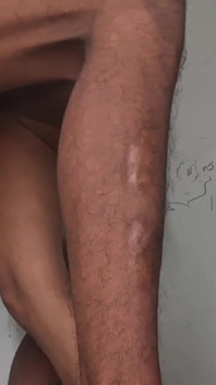 Une fille desi sexy se fait baiser au fond d’une levrette - indienne maison pure