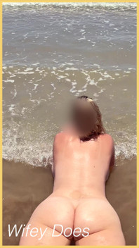 La Moglie Ama Essere in Spiaggia