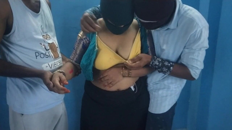 Tamil lesbian: Soția mea face sex cu șeful meu. Sex în trei sexy