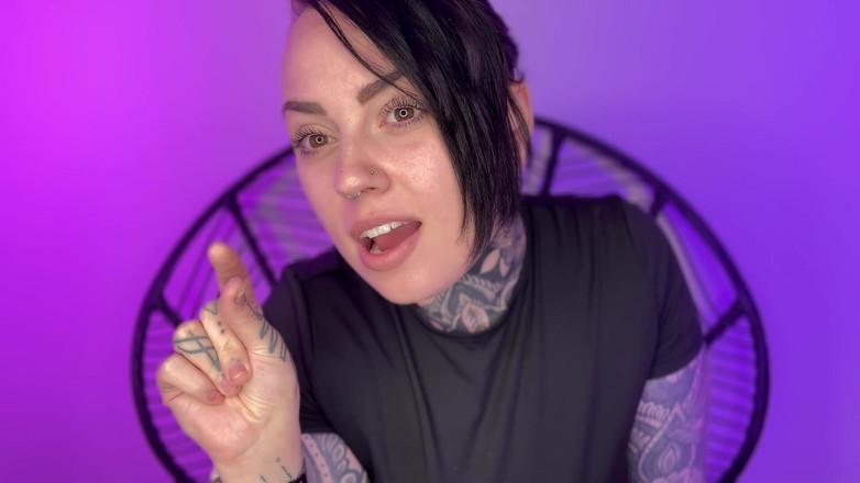 Miss Valentina: Giantess 羞辱