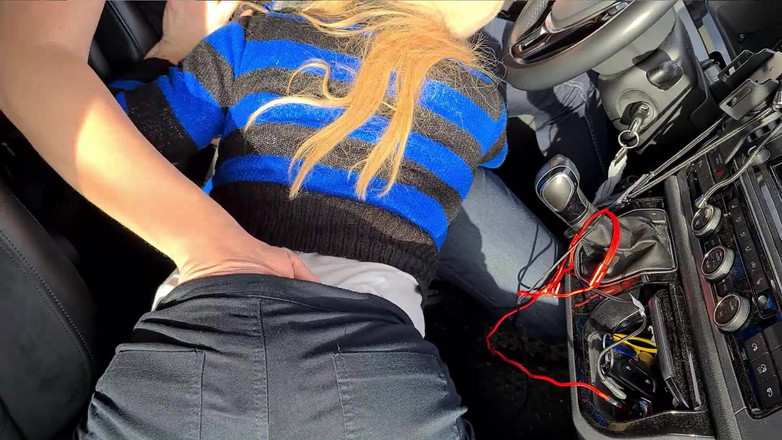 TV_Helena: mentre guida & sborrata a caffè