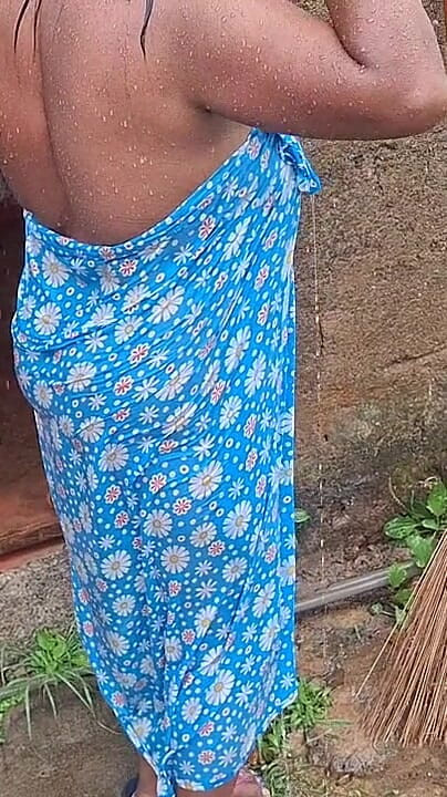 Hot Step Mom Bathing Outdoor (Teena New) Hot Step Mom Bathing Outdoor (Teena New)