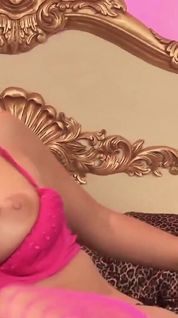 Lesbian dolls: Amore lesbico tra Jordan Kingsley e Kerry Louise due puttane...