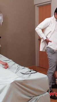 Doktor mengongkek jururawat berpantat besar itu. Daniela Andrea