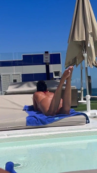 Ich treffe einen versauten Latina-Touristen am Pool. Von einem fremden in einem hotel im Strandbad gelutscht und gefickt