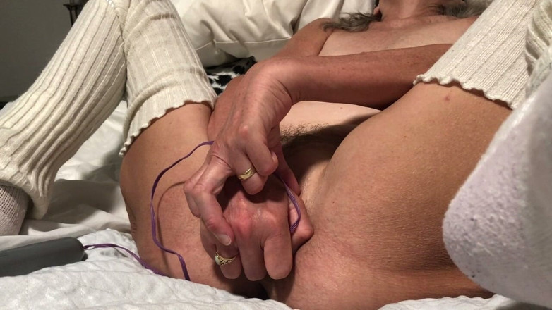 Squirting Senior: Brunette MILF with Glasses and Leggings Close Pussy Play with...