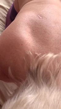 Tantejudys - Deine 69-jährige Vollbusige GILF-stiefmutter Louise Erwischt Dich Beim Anschauen Reifer Pornos
