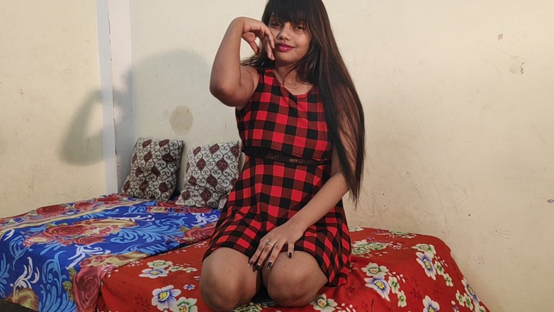 Alia Advani: Alia advani的印度女大学生幻想脱衣舞