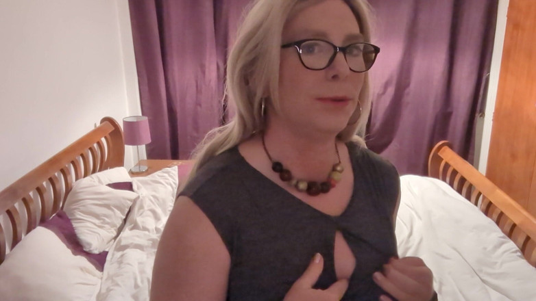 NikkiGee: Hladké a sexy