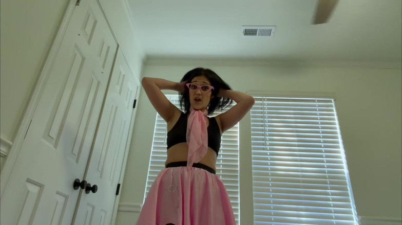 Kink in Time: Devyn's Sultry '50s Giantess Fantasy HD POV Tiny Thrills Awaits!