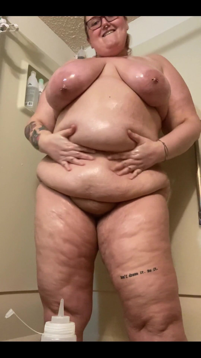 Sara Star: Alunecos când este uns cu ulei