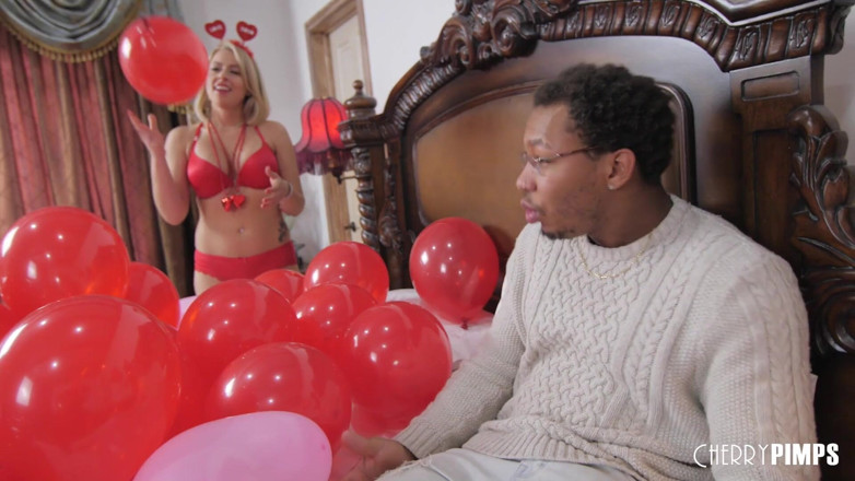 CherryPimps: Awek blonde bertetek besar Zoey menghisap kejutan Valentine!